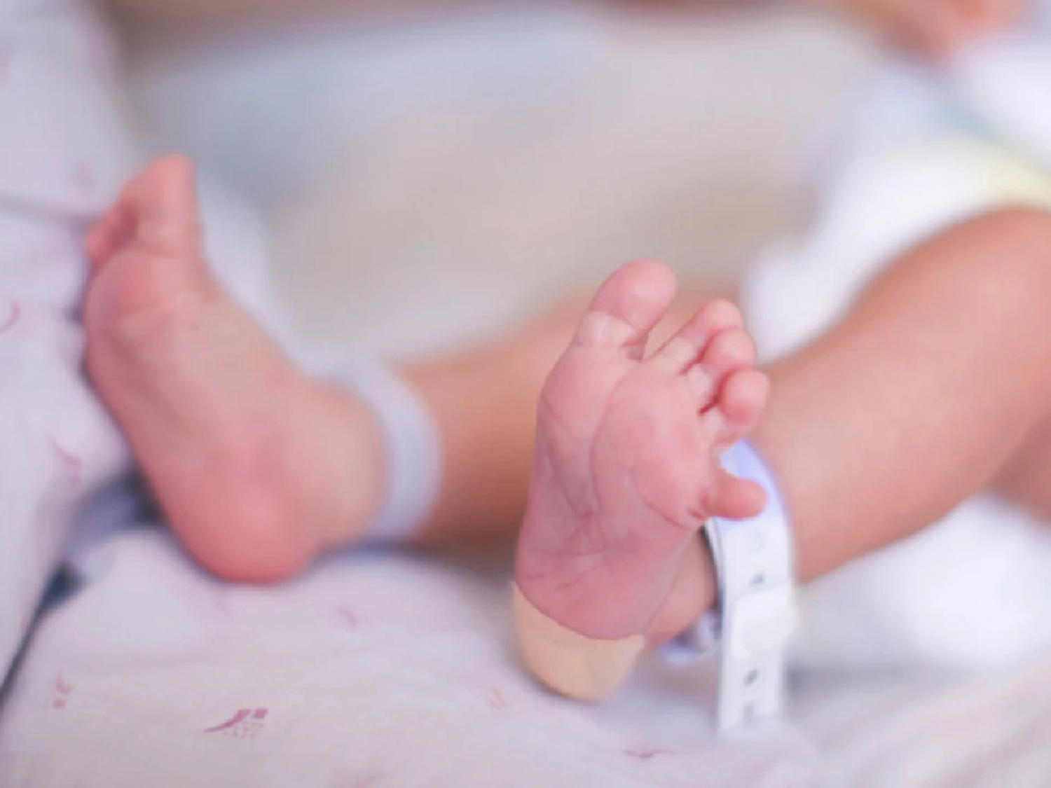 El primer bebé se hizo esperar: se llama Francesca y nació en el Hospital Iturraspe