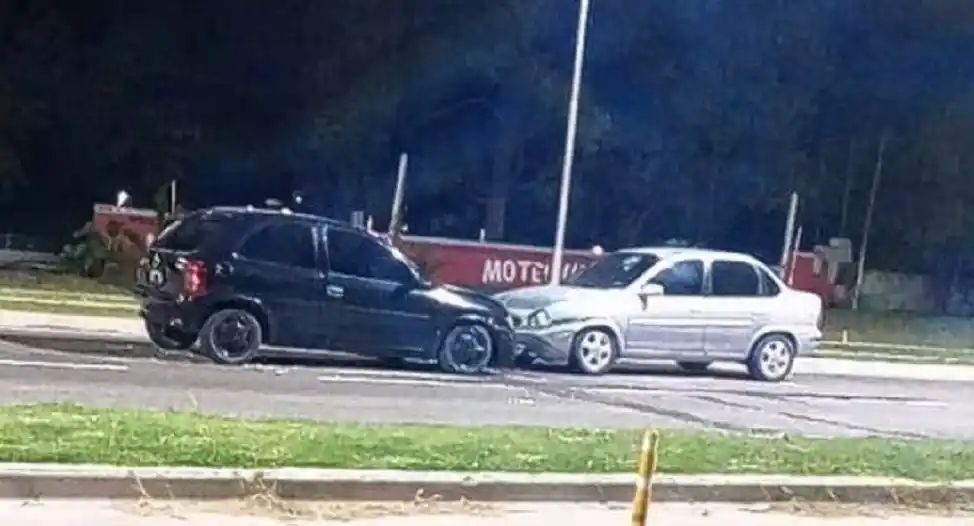 Un hombre alcoholizado manejó de contramano y provocó un choque