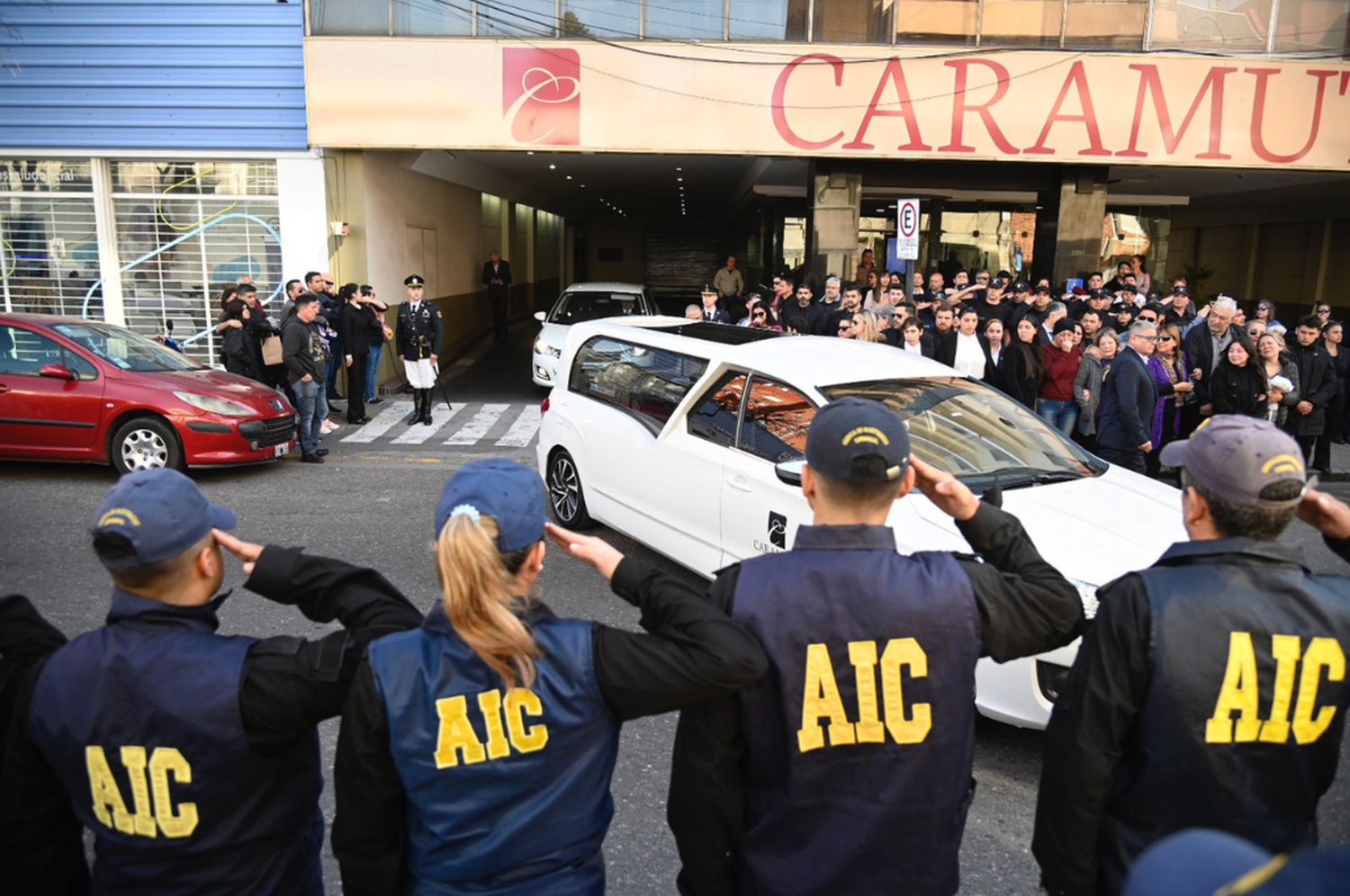 El efectivo fue asesinado frente a la sede de la Agencia de Investigación Criminal de Rosario.