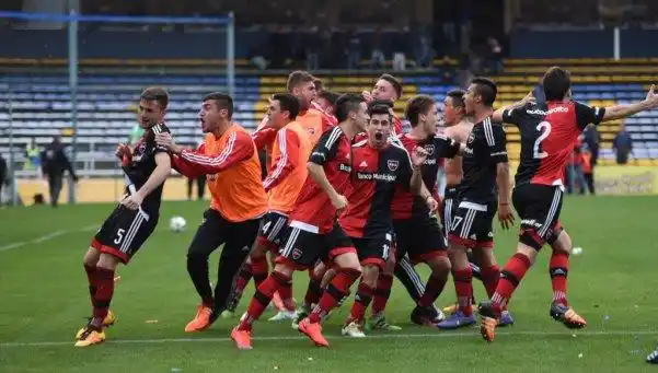 Newells venció por penales a Central en otro final caliente
