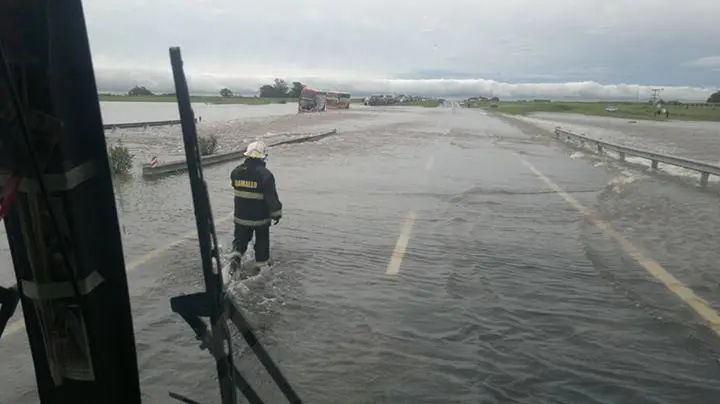 Temporal: Liberaron el corte en Ruta 9 a la altura de Ramallo y rige el alerta por nuevas lluvias