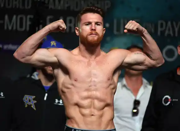 Canelo Álvarez parte como favorito en las apuestas para su combate estelar ante Crawford