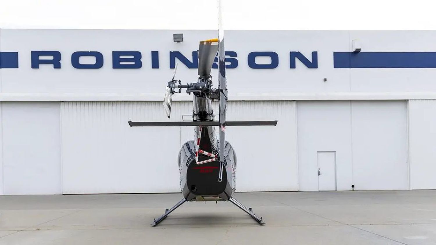 Robinson certifica el nuevo empenaje del R44