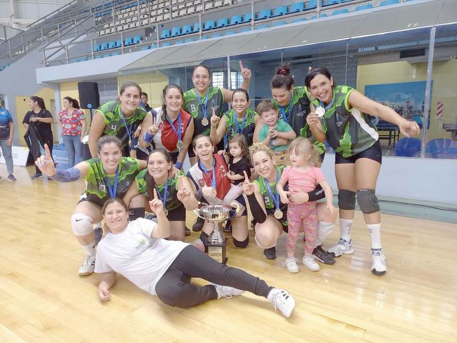 Se realizó el interprovincial
de vóley femenino Más 30