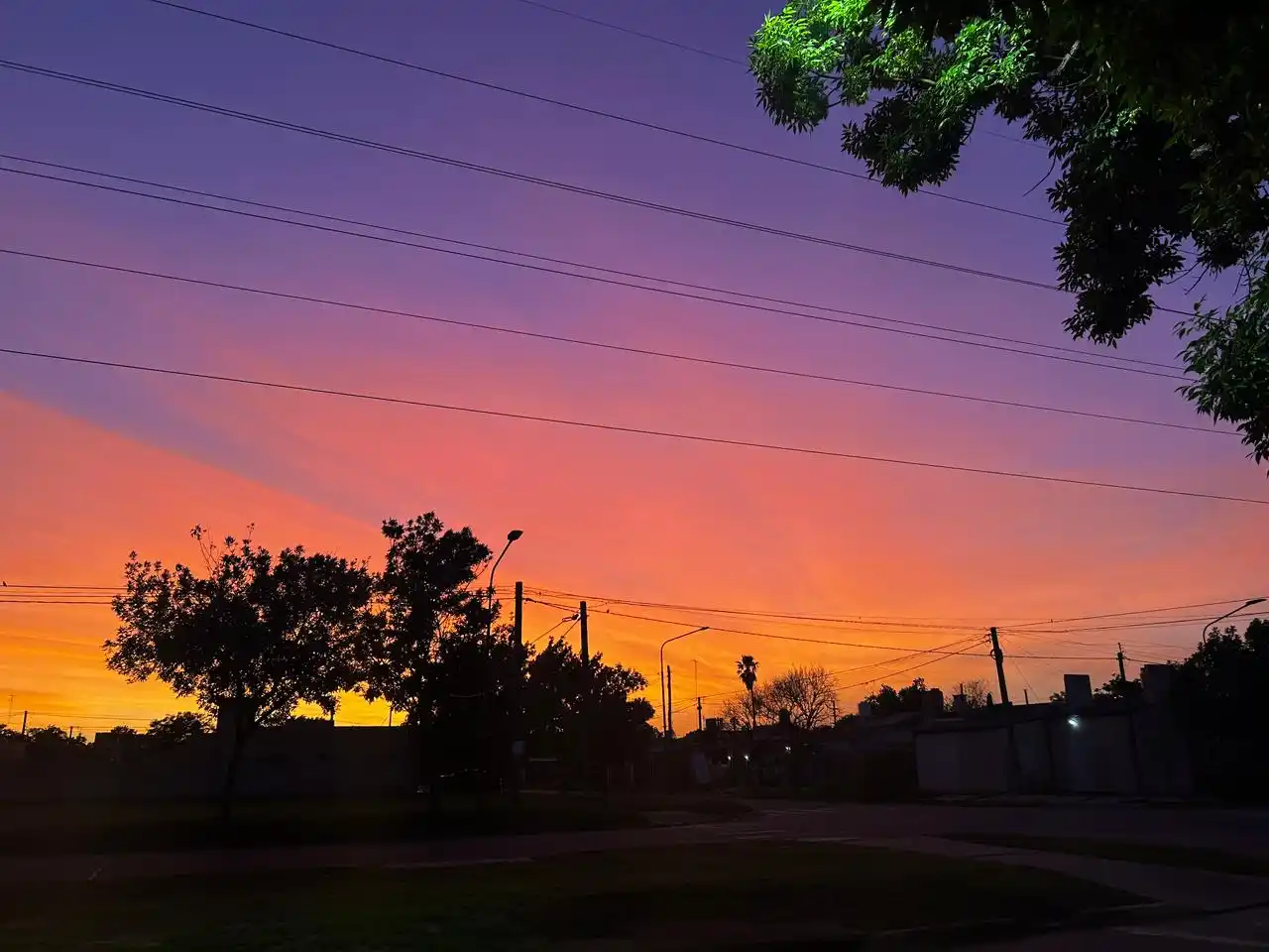 Amanecer de martes en barrio Antártida Argentina | Crédito: Radio Rafaela