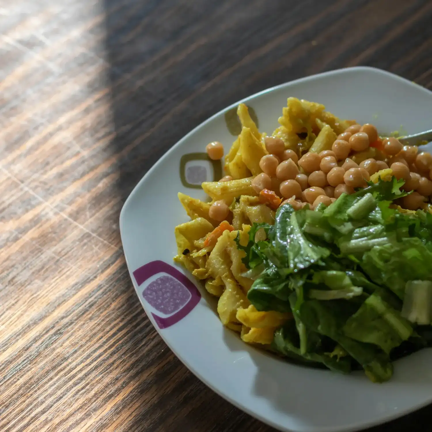 La clave está en incorporar otras fuentes de proteínas y combinar diferentes grupos de alimentos para mantener una dieta variada y equilibrada.