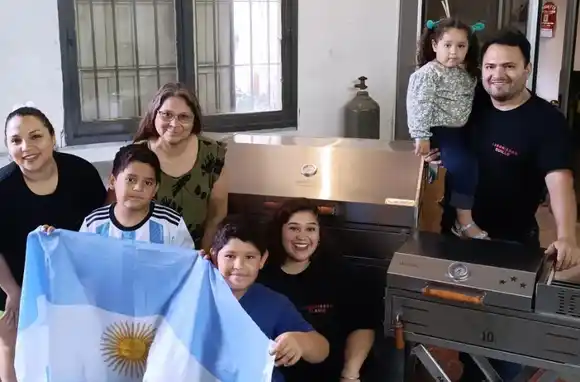 Vende parrillas y un especial mensaje de Messi le cambió la vida: “Estoy emocionado”