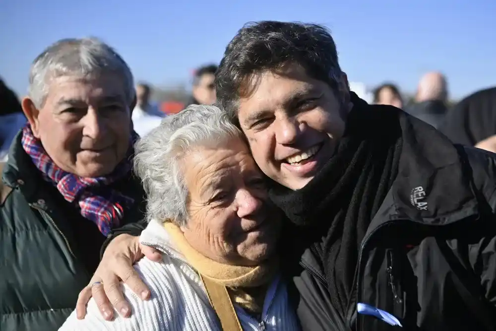 El gobernador Axel Kicillof visitó el sábado Tornquist donde volvió a apuntar contra el gobierno de Javier Milei por la quita del subsidio de Zona fría.