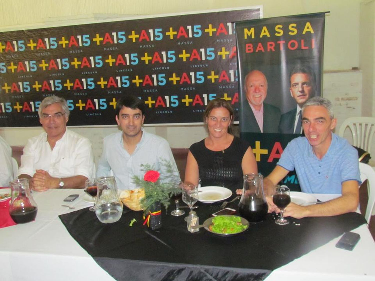 Desde el FR criticaron a los "medios hegemónicos" y al "establishment" porque lo ubican a Massa tercero