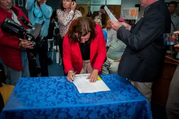 Firmaron el convenio para los arreglos en la ruta 20 y la 51 hasta Larroque