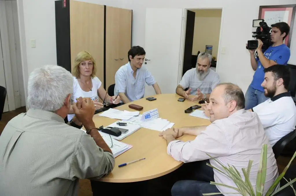 En la previa a un paro, Municipales y Ejecutivo se reunieron en paritarias