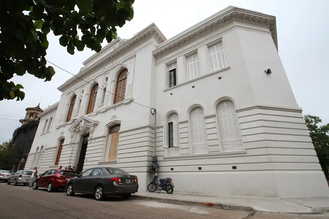 Entregaron mobiliario por dos millones de pesos para el colegio Luis Clavarino