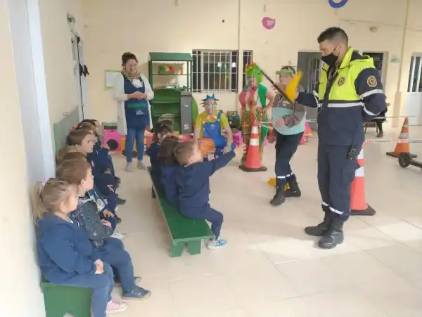 Niños y niñas del jardín Portal de Belén recibieron la primera clase de educación vial del ciclo lectivo