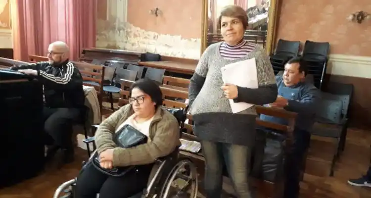 Transporte accesible: Vercelli repuso la rampa en el colectivo de Río Tala