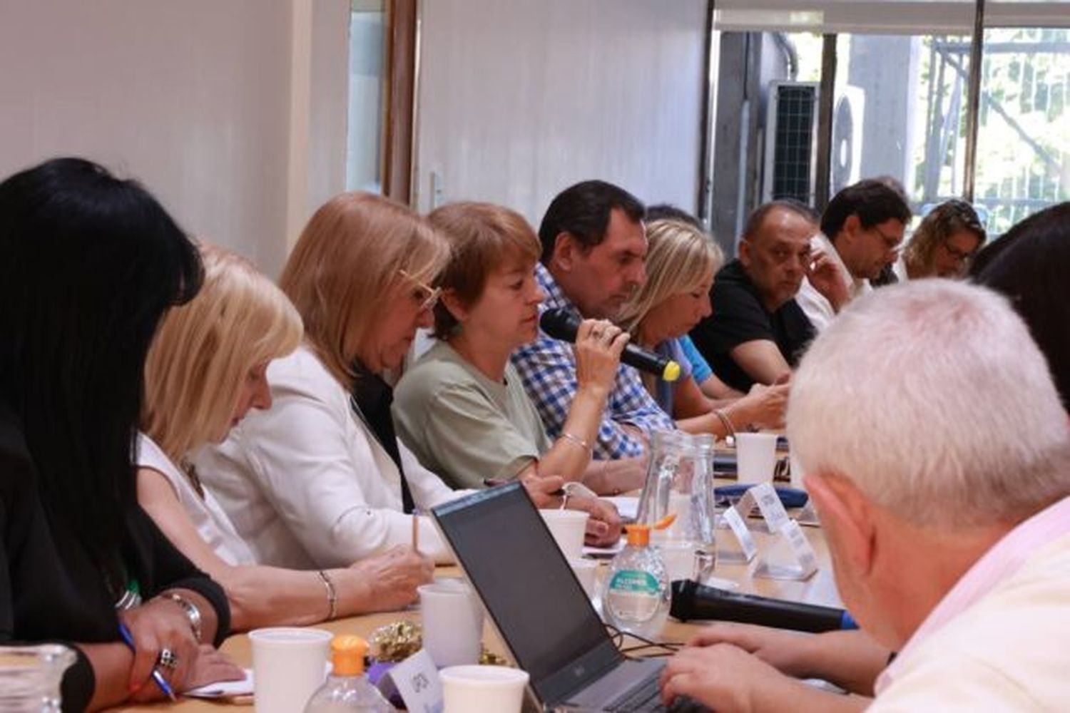 La Provincia recibe a docentes, estatales y judiciales para discutir salarios