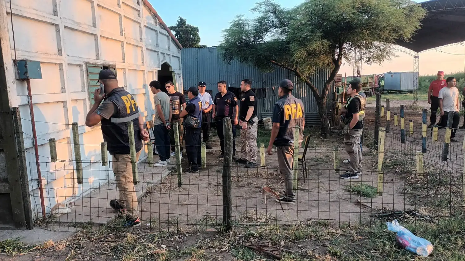 El hallazgo de la joven que era buscada desde hacía un mes y la detención de su presunto captor de dio n un campo de Laspiur.