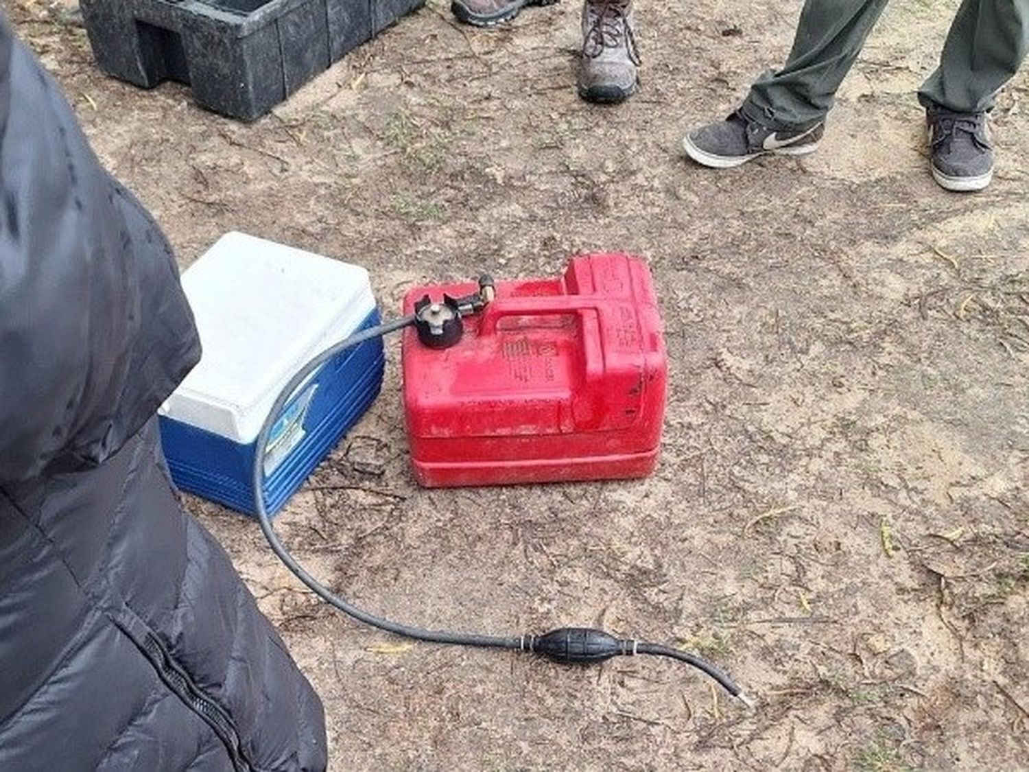 Hallaron la embarcación de los tres pescadores desaparecidos y confirmaron la identidad de uno de los cuerpos encontrados