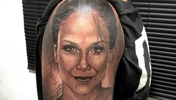La quiere tanto que se hizo un tatuaje de Barbie Vélez
