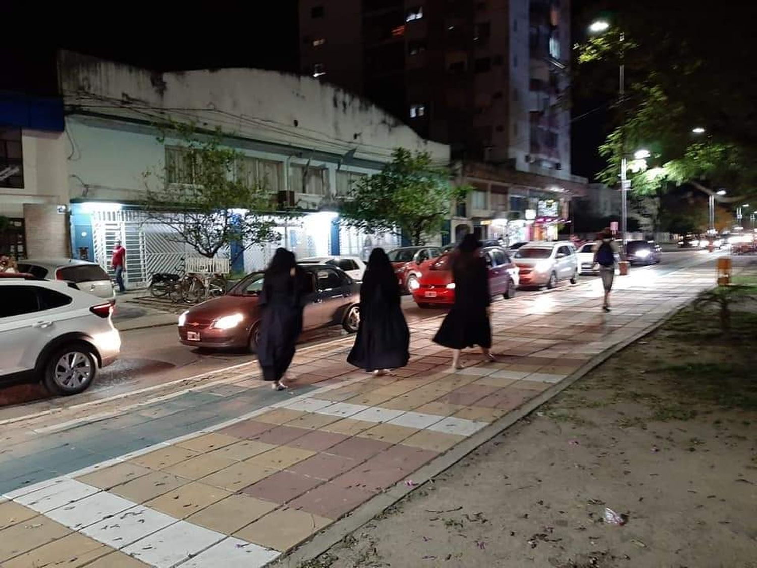 Tres brujas en la ciudad: la impactante campaña de “EL FORTIN DE LOS CARANCHOS”