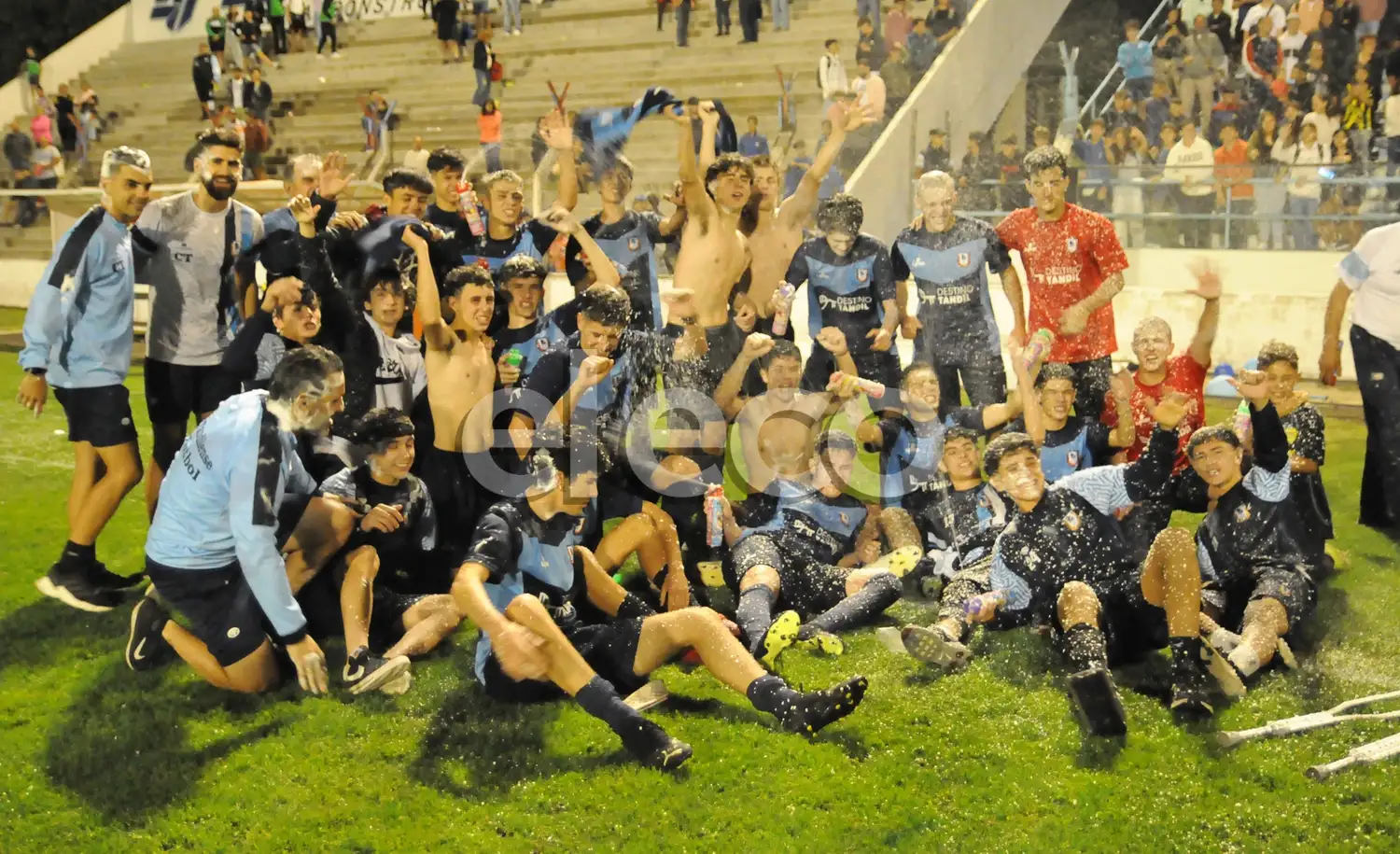 Festejo final para Tandil, el campeón.