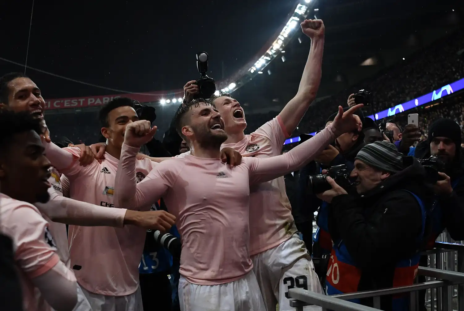 Manchester United y Porto  avanzaron a cuartos de final
