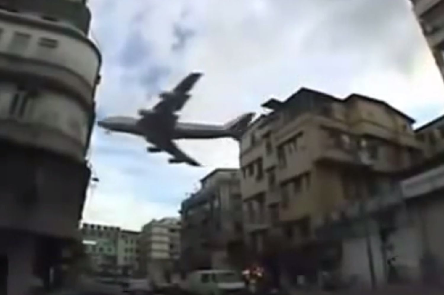Sábados de videos n°8: hoy, el viejo aeropuerto Kai Tak de Hong Kong