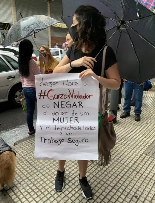 PROTESTA EN BUENOS AIRES: Dejar libre a #GarzónViolador es negar el dolor de una mujer