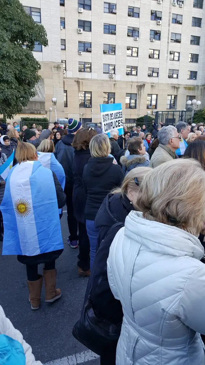 Una movilización en Comodoro Py pidió que CFK “vaya presa”