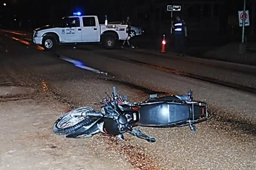 Una moto a gran velocidad impactó a una mujer de 81 años cuando cruzaba la calle