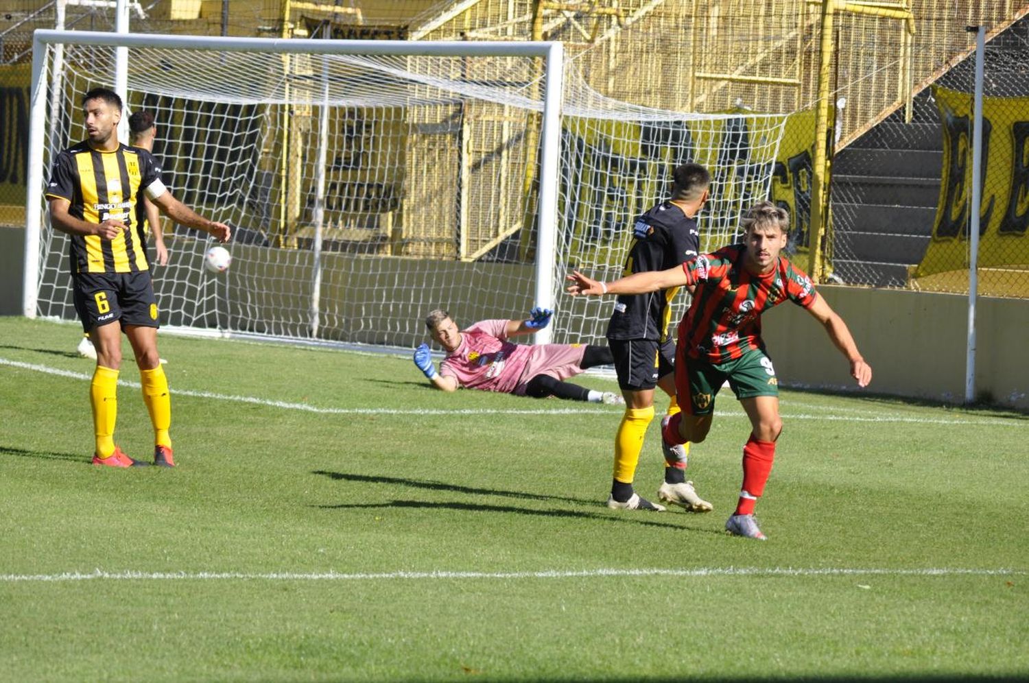 Círculo debutó con una intensa derrota en Bahía Blanca