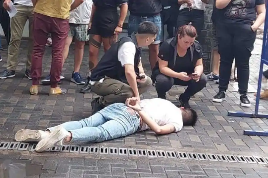 Dos estafadores fueron detenidos en pleno centro por los peatones 