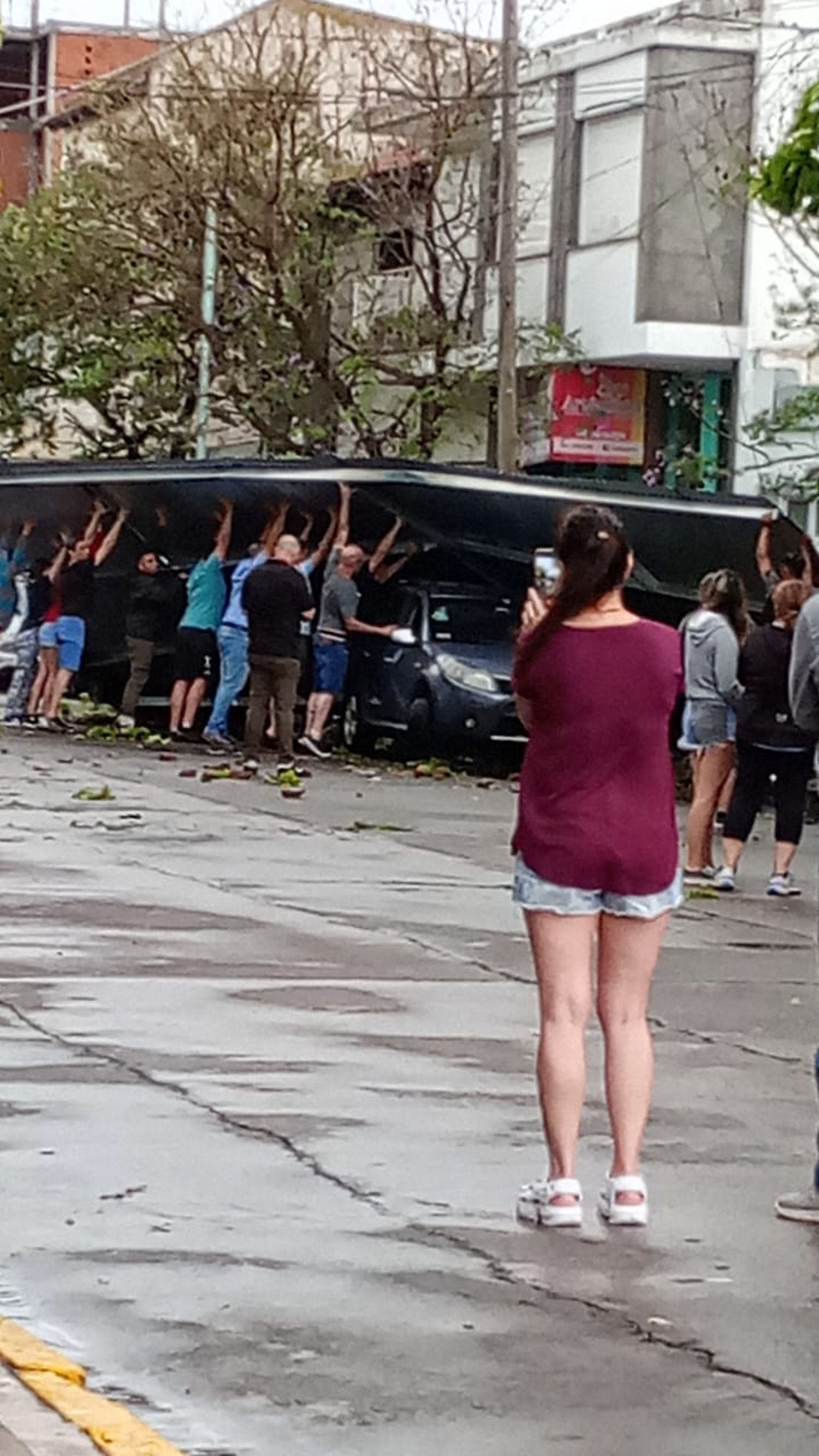 Una cola de tornado provocó serios destrozos en Olavarría