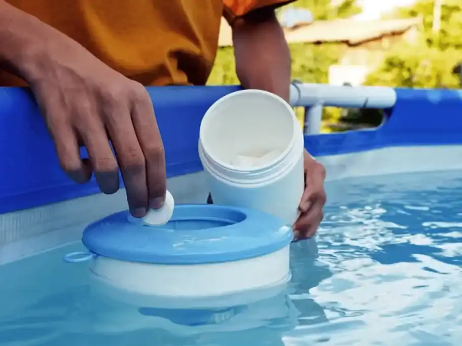 Anmat prohibió un desinfectante para piletas por fallas en el rotulado