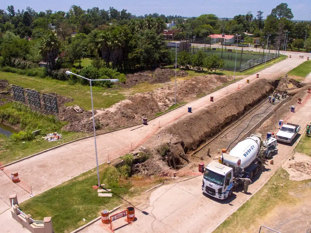 Morteros suma maquinaria  y avanza en una obra hídrica clave 