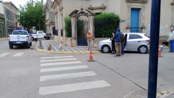 Choque en Mitre y Arnaldo: “venían fierro a la tabla”, dijo el conductor del auto