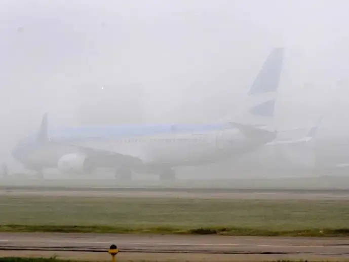 Fuerte niebla complicó vuelos en Ezeiza: al menos diez fueron desviados