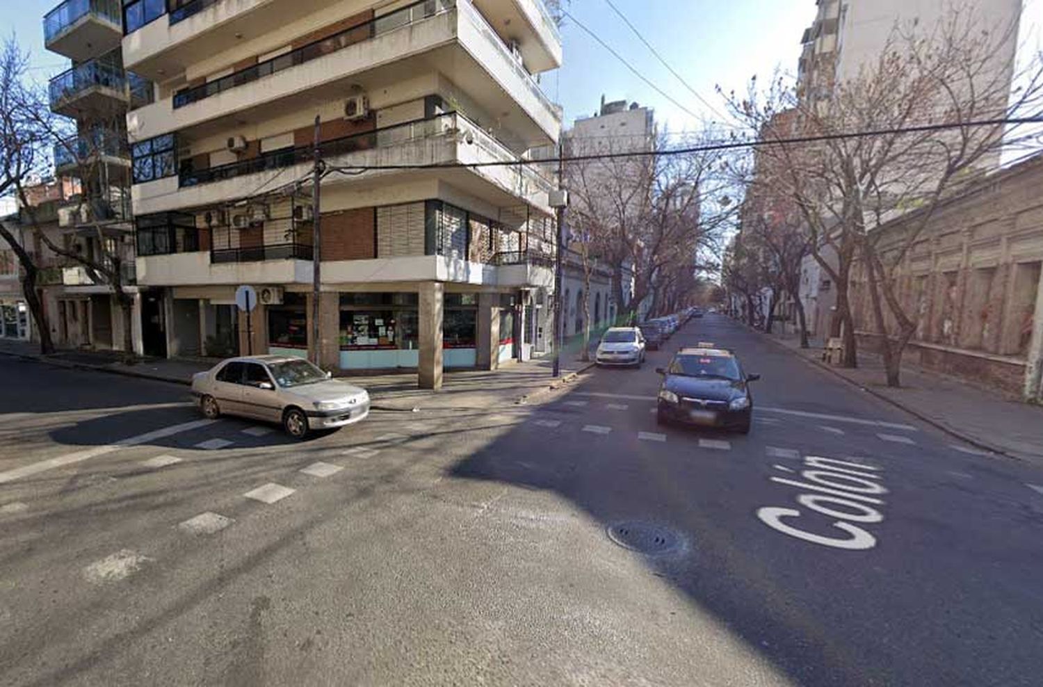 Violento asalto a un comercio en barrio Martin: le dispararon al dueño y robaron la recaudación