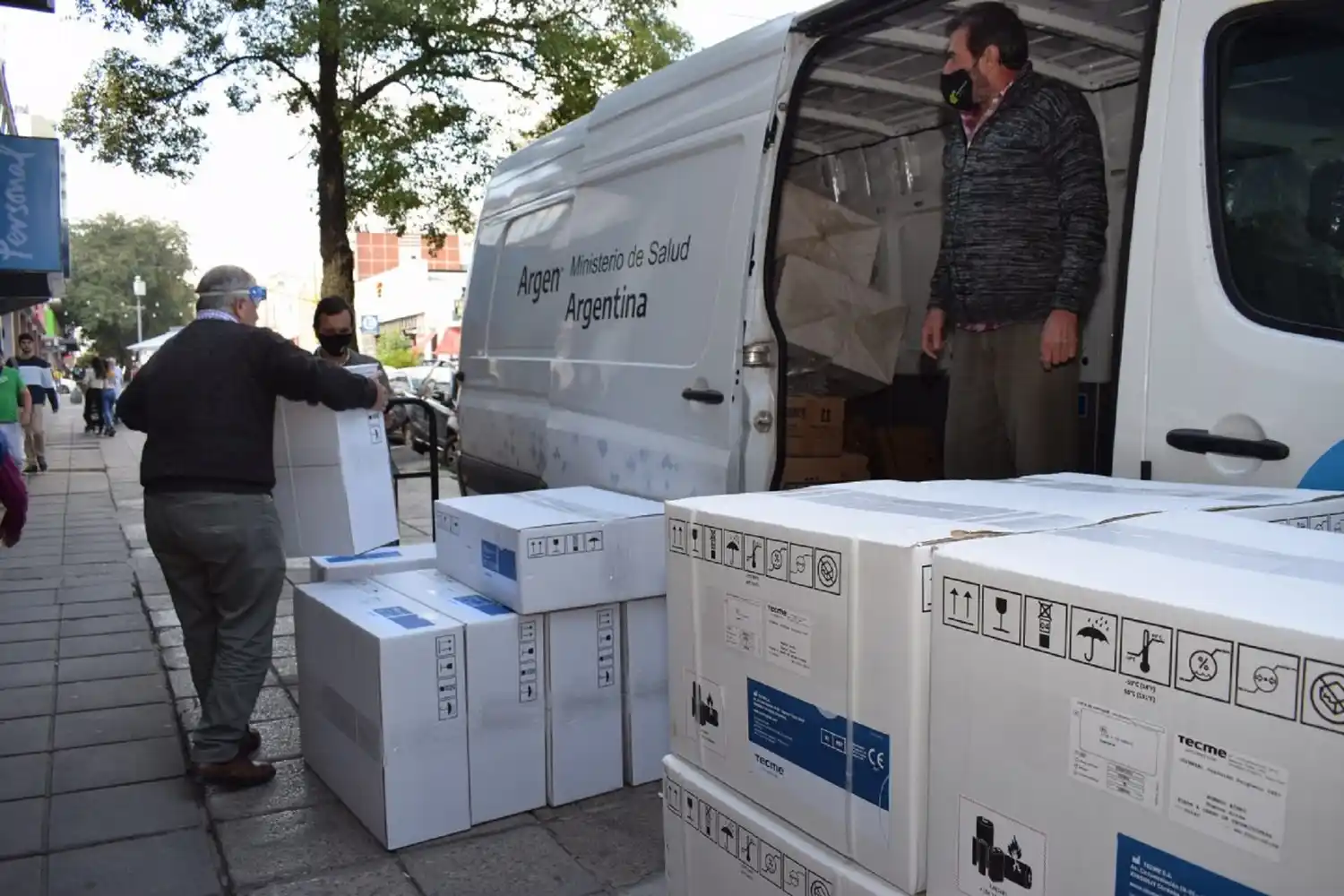 El Ministerio de Salud distribuyó nueve respiradores