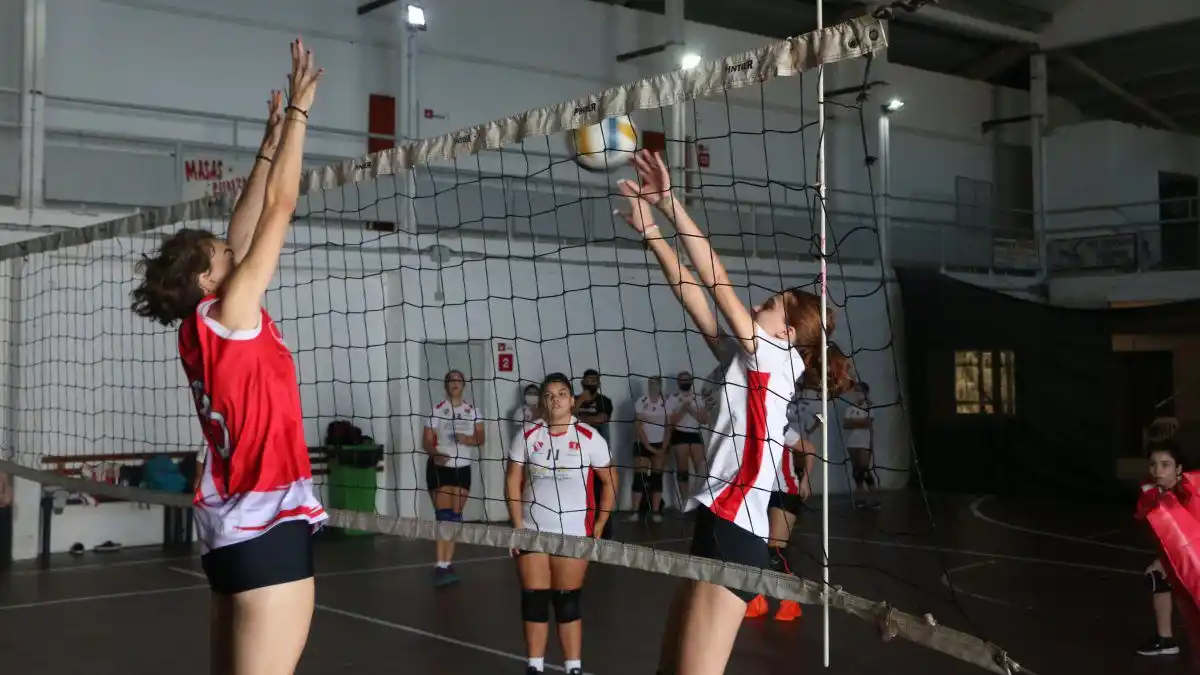 Quiénes son los gualeguaychuenses que ya entrenan con la preselección entrerriana de voley