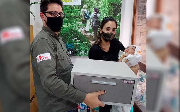 La familia de Brian Márquez ganó las mesas de luz flotantes de DEC Amoblamientos