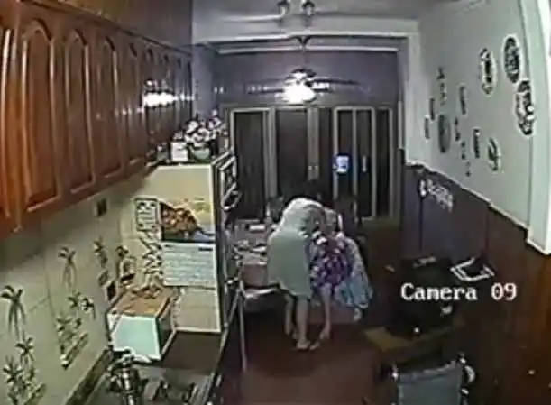 Video muestra brutal tortura de enfermera a abuela de 88 años en San Martín