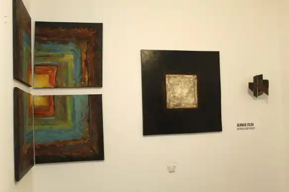Muestra de arte colectiva con diversidad de formatos
