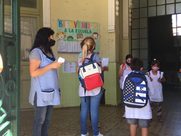 Vuelta a clases: ratifican que el lunes comienza el ciclo lectivo, “con protocolo de pandemia”