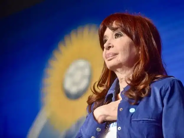 Anses intimó a Cristina Kirchner a devolver lo cobrado por jubilación y pensión