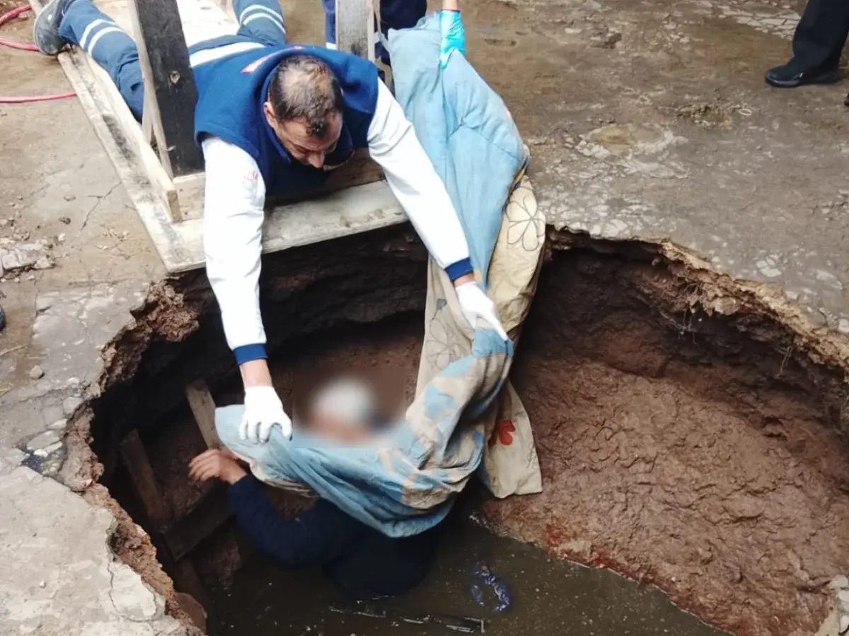 Un hombre fue rescatado tras caer en un pozo de tres metros en Pérez