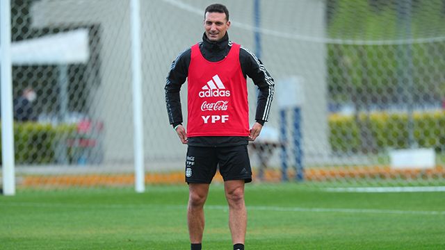 Scaloni ocho cambios para el duelo ante Colombia pero mantendrá a Lisandro Martínez