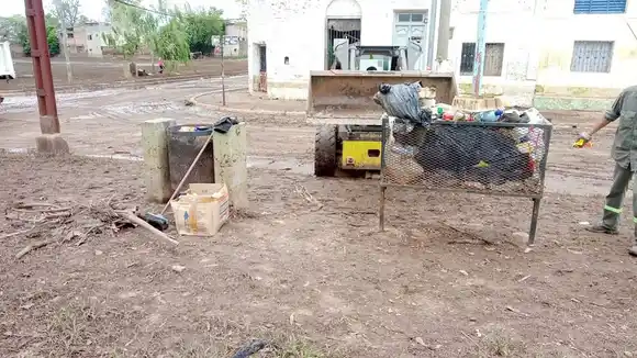 Los equipos municipales siguen adelante con la limpieza de calles y espacios públicos en las zonas afectadas por la inundación