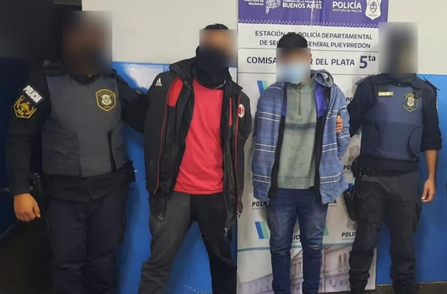 Dos delincuentes armados asaltaron un comercio y se fugaron en un taxi