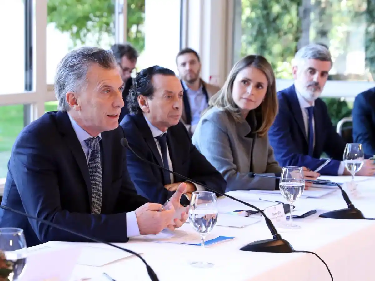El gobierno dará un 35% de aumento unilateral para el salario mínimo, tras falta de acuerdo en reunión del consejo