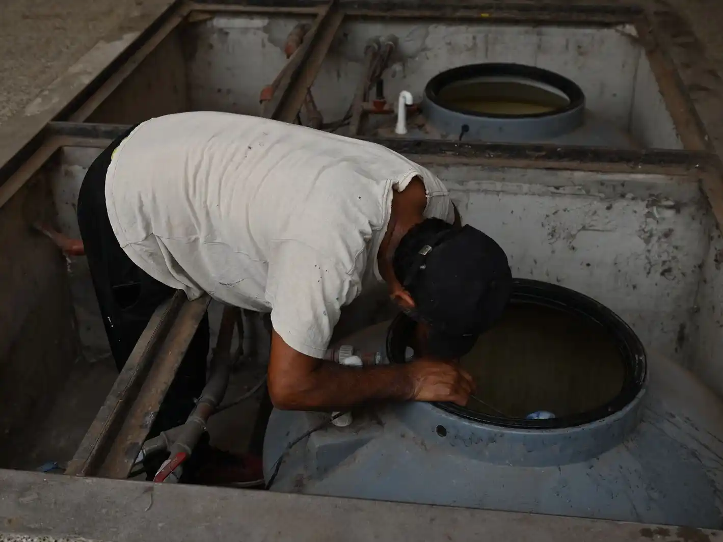 Avanzan con el mantenimiento de tanques en 32 instituciones escolares